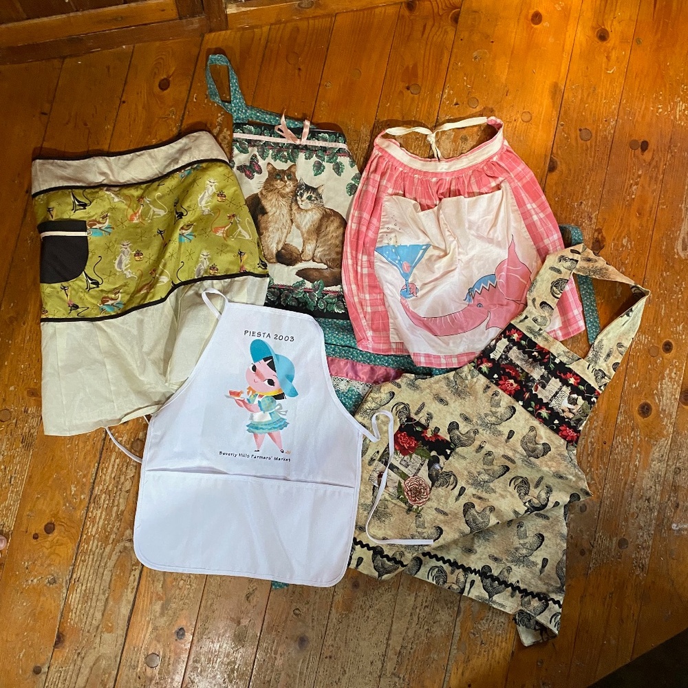 Lot of 5 CUTE APRONS Vintage and RARE artist designs. Cats, Elephant, Chickens